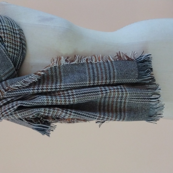 Fringed Scarf. - Picture 3 of 9